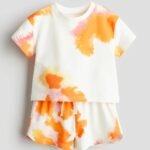 kız çocuk batik desenli şortlu takım