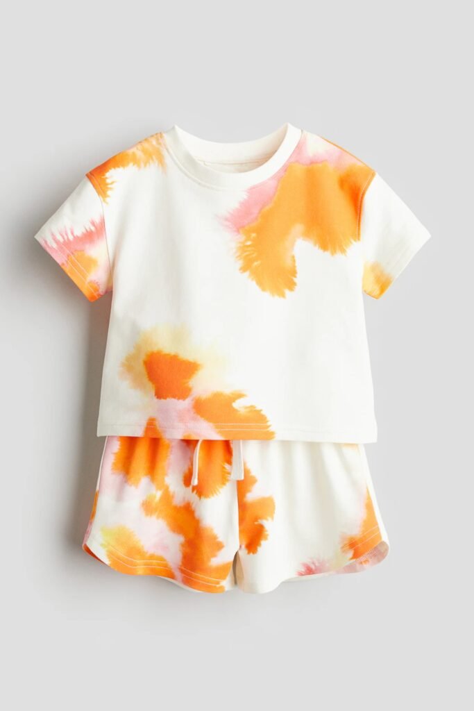 kız çocuk batik desenli şortlu takım