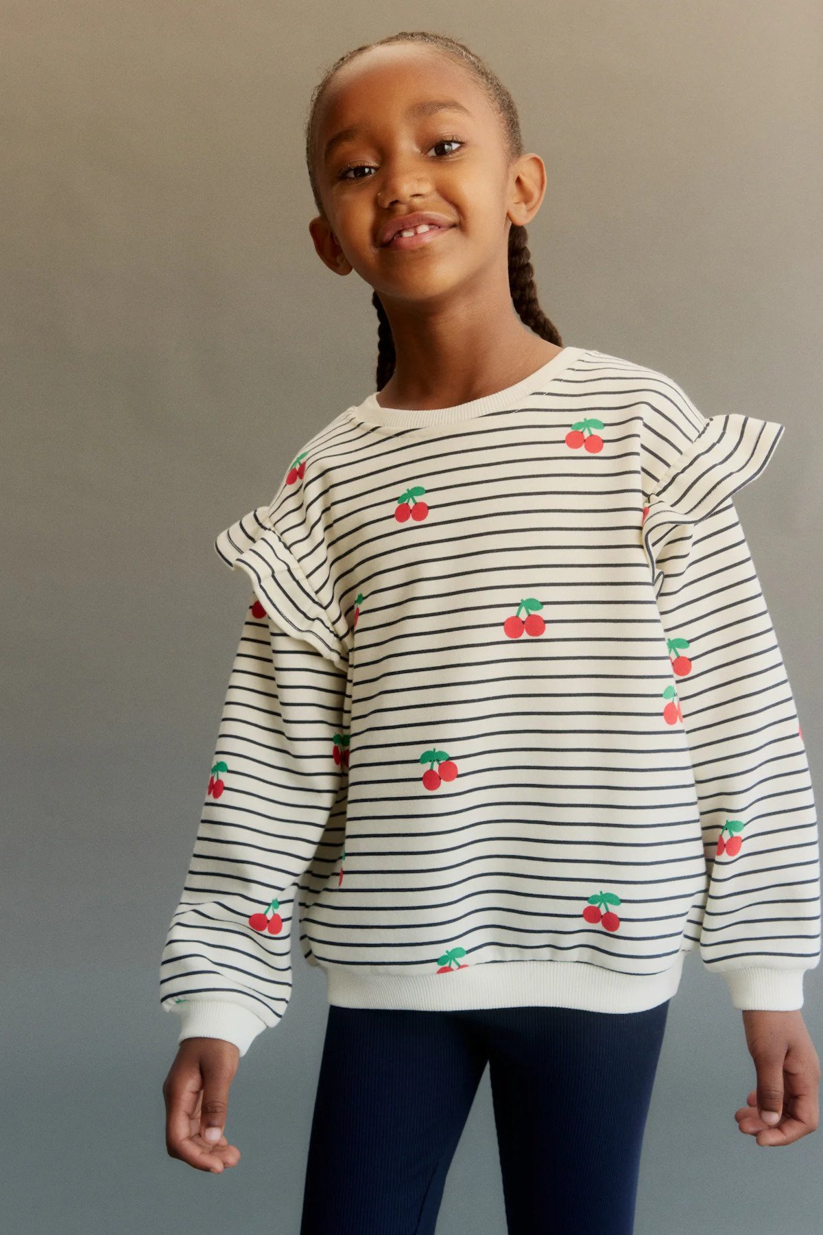 Kız Çocuk Omuzları Fırfır Detaylı Sweatshirt